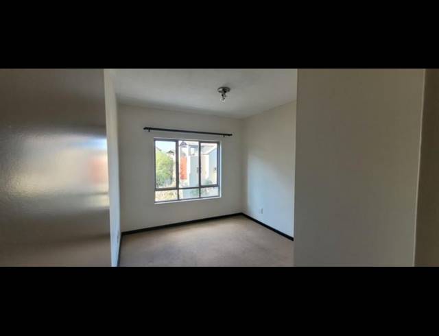 2 BEDROOM PROPERTY TO RENT IN LONEHILL